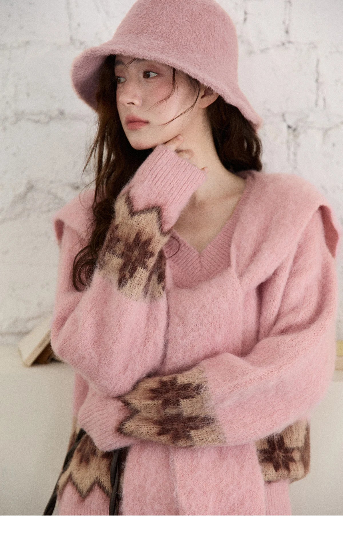 MISHOW Jacquard Pullovers for Women 2025 Winter Fashion Retro Geometric Pattern V-Neck Knitted Sweater with Shawl MXE86Z2654