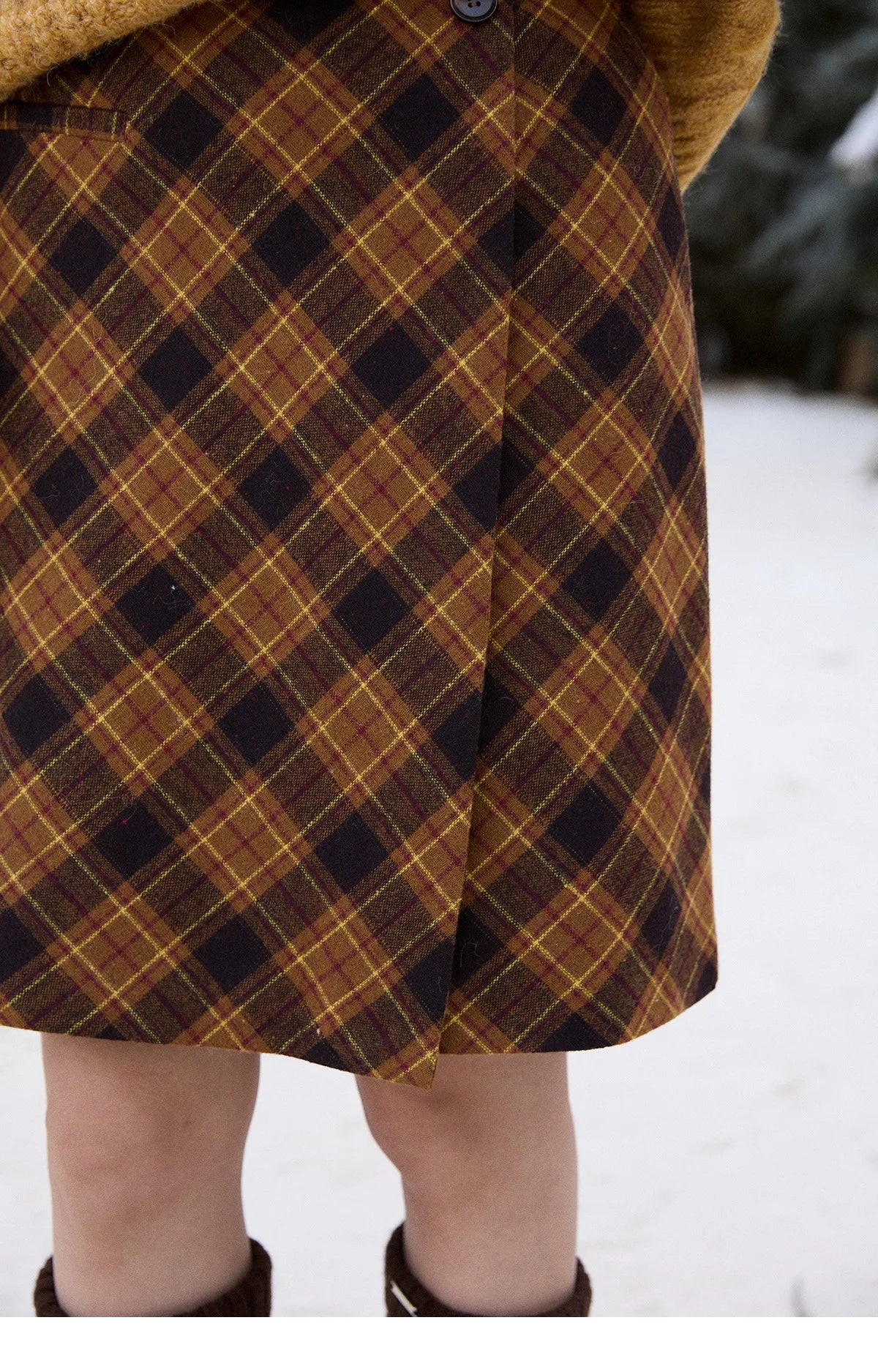 MISHOW Retro Plaid Brushed Skirt for Women Winter 2025 High Waist Slim Thick Skirt Side Invisible Zipper Warm Skirts MXE91B2457