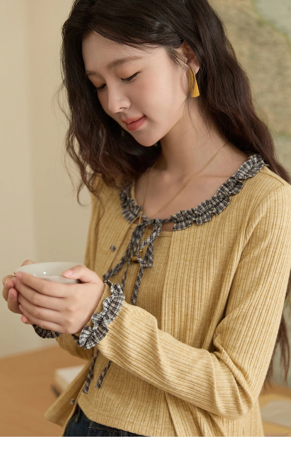 MISHOW Plaid Black Fungus Edge Tied Knitted Sweater for Women Autumn 2025 Pit Striped Knitted Fake Two-piece Top MXE44Z1361