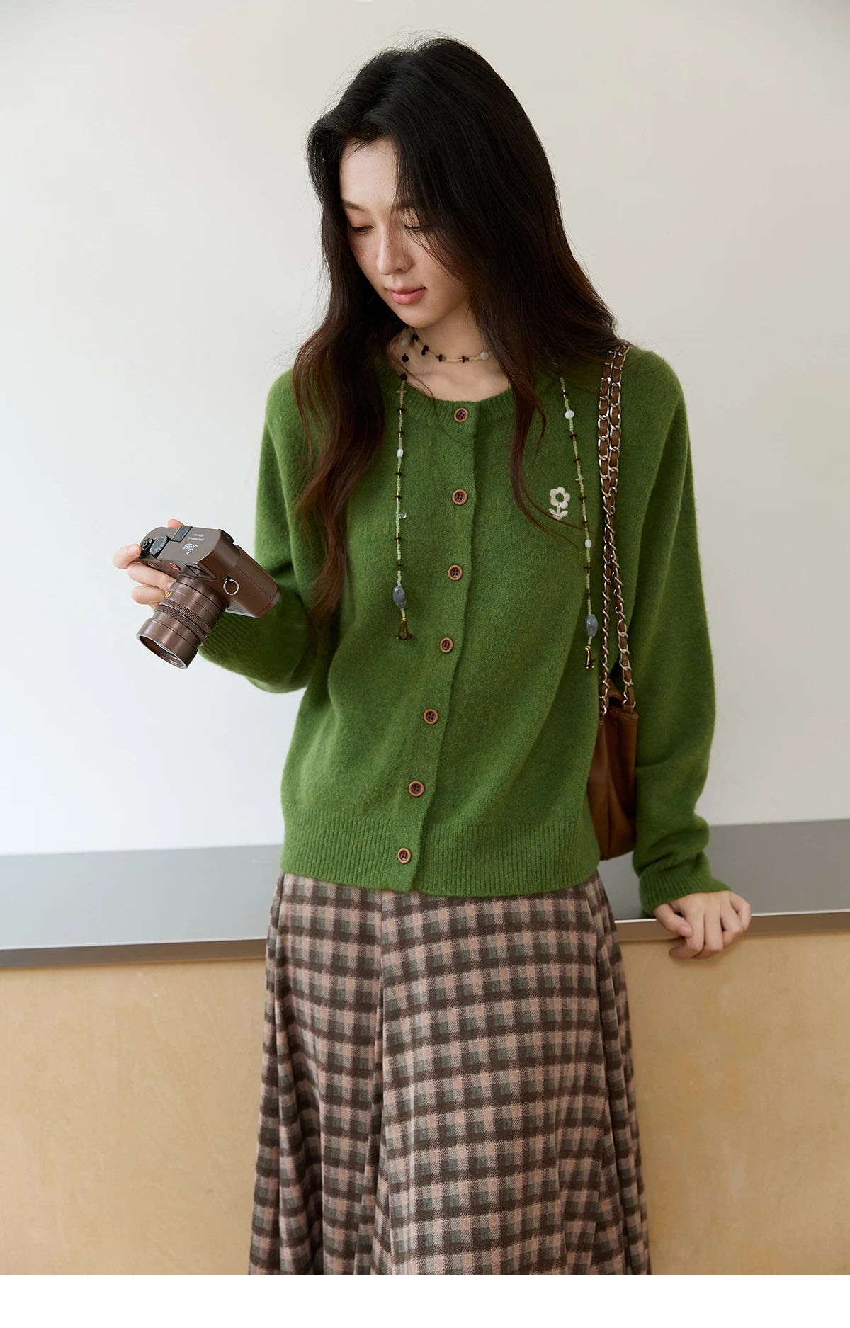 MISHOW Retro Flower Embroidery Cardigan for Women 2025 Round Neck Single Breasted Buckle Loose Knit Autumn Cardigan MXE46Z2588