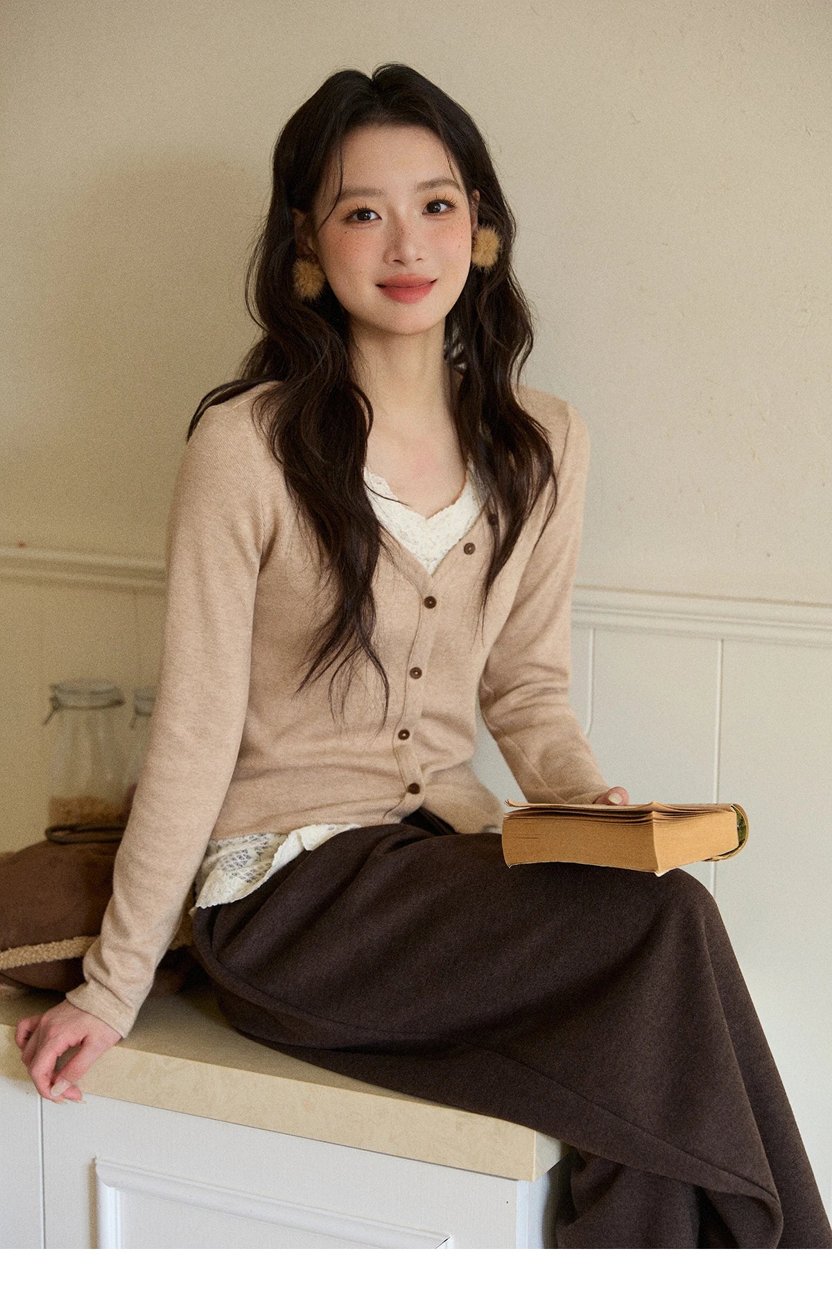 MISHOW Long Sleeve Tops for Woman 2025  Autumn Winter Sweet Gentle V-neck Top with Lace Trim Commute Slim Knit Top  MXE86Z2673