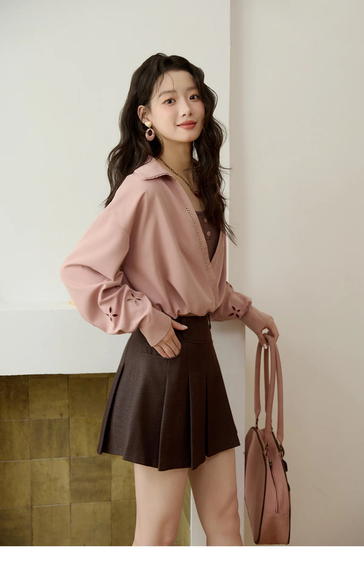 MISHOW Elegant Woman Blouse 2025 Autumn Loose Fitting Fake Two-piece Contrasting Color V-neck Tops Ladies Clothing	MXE45C2403