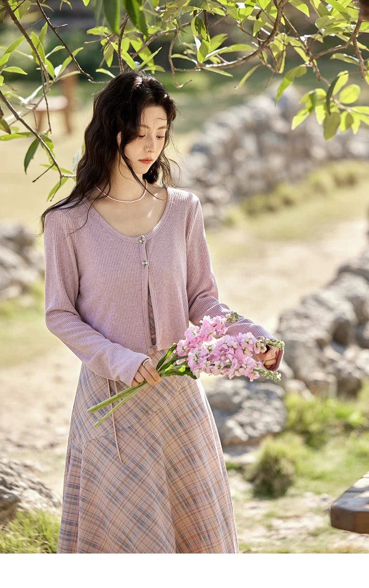 MISHOW Women's Butterfly Button Knitted Cardigan Spring 2025 Slim Fit Versatile Sweater Round Neck Sweet Solid Tops MXE11Z1104