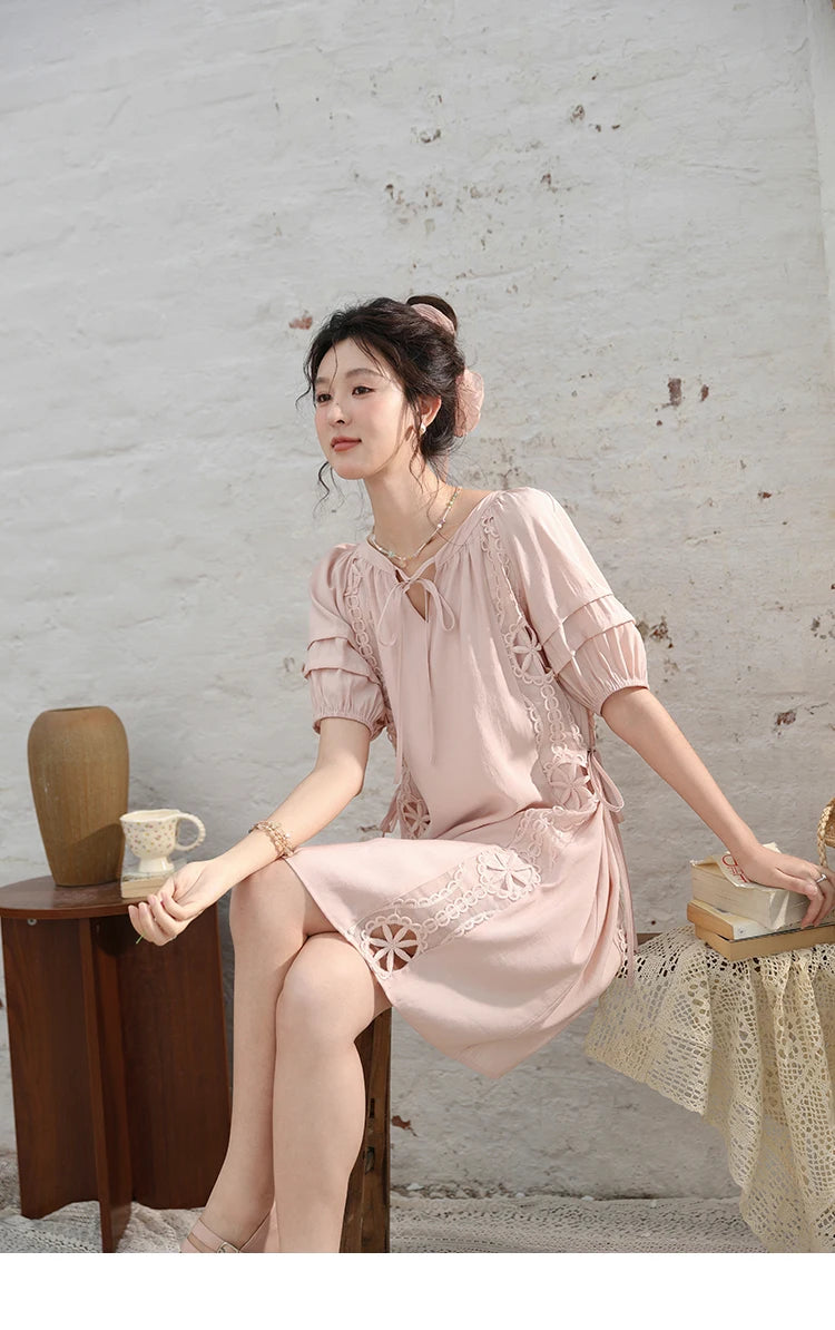 MISHOW Vacation Tea Break Sweet Dress 2024 Summer French Temperament Hollowed Out Dresses Embroidered Lace-up Dress MXD30L1950