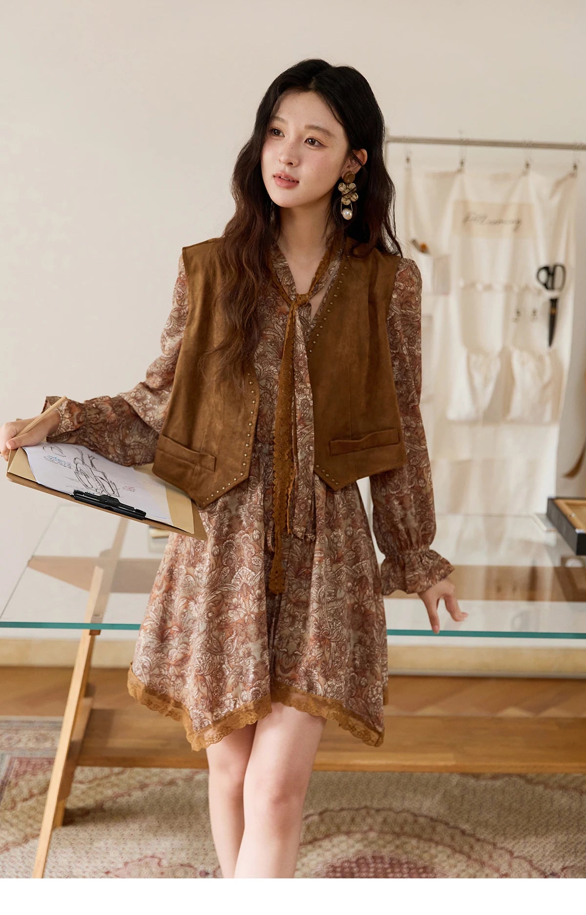 MISHOW Suede Vest Jacket for Women 2025 Autumn French Vintage Sleeveless Thin Vest Coat Rivet Design V-neck Vests MXE46L2518