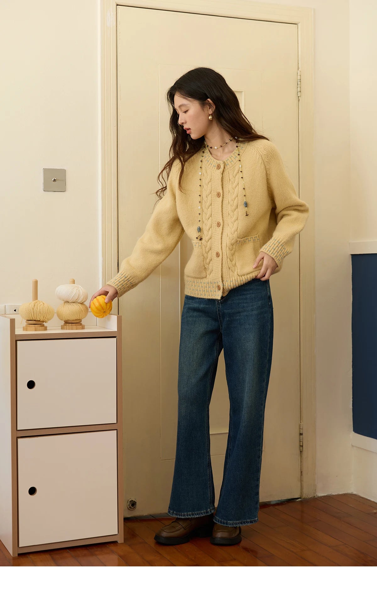 MISHOW Women's Cardigan 2025 Autumn Winter Yellow Cable Knit Cardigan Hand-Drawstring Design Commuter Short Jacket MXE47Z2566