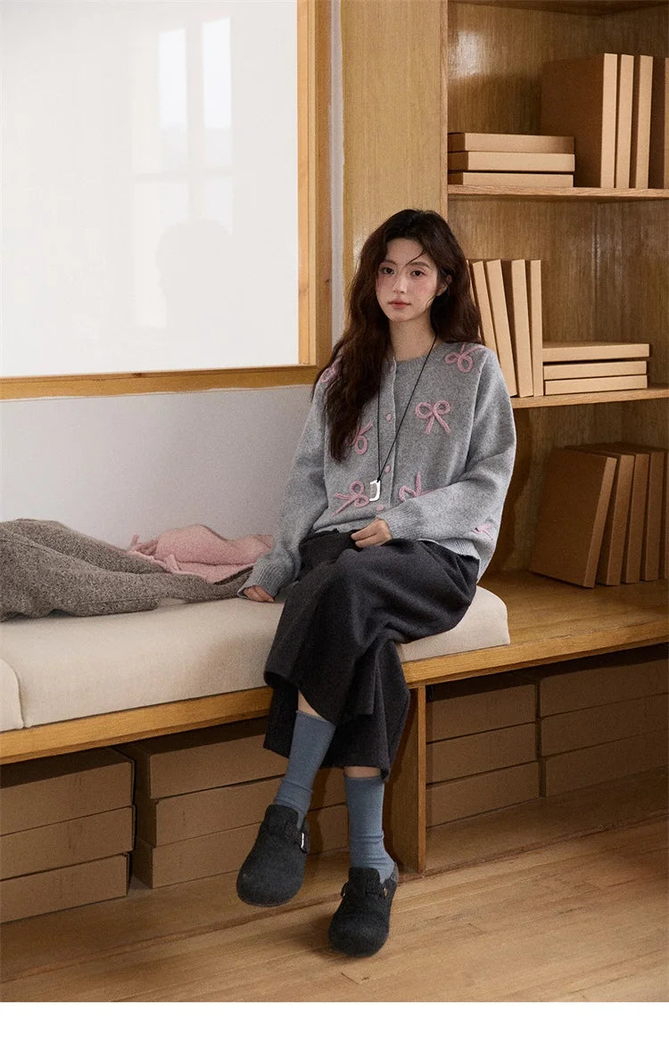 MISHOW Women's Pants 2025 Fashion Gray Wool Wide-leg Pants High-waisted Cropped Retro Style Commuting Pants Warm MXE90K1128