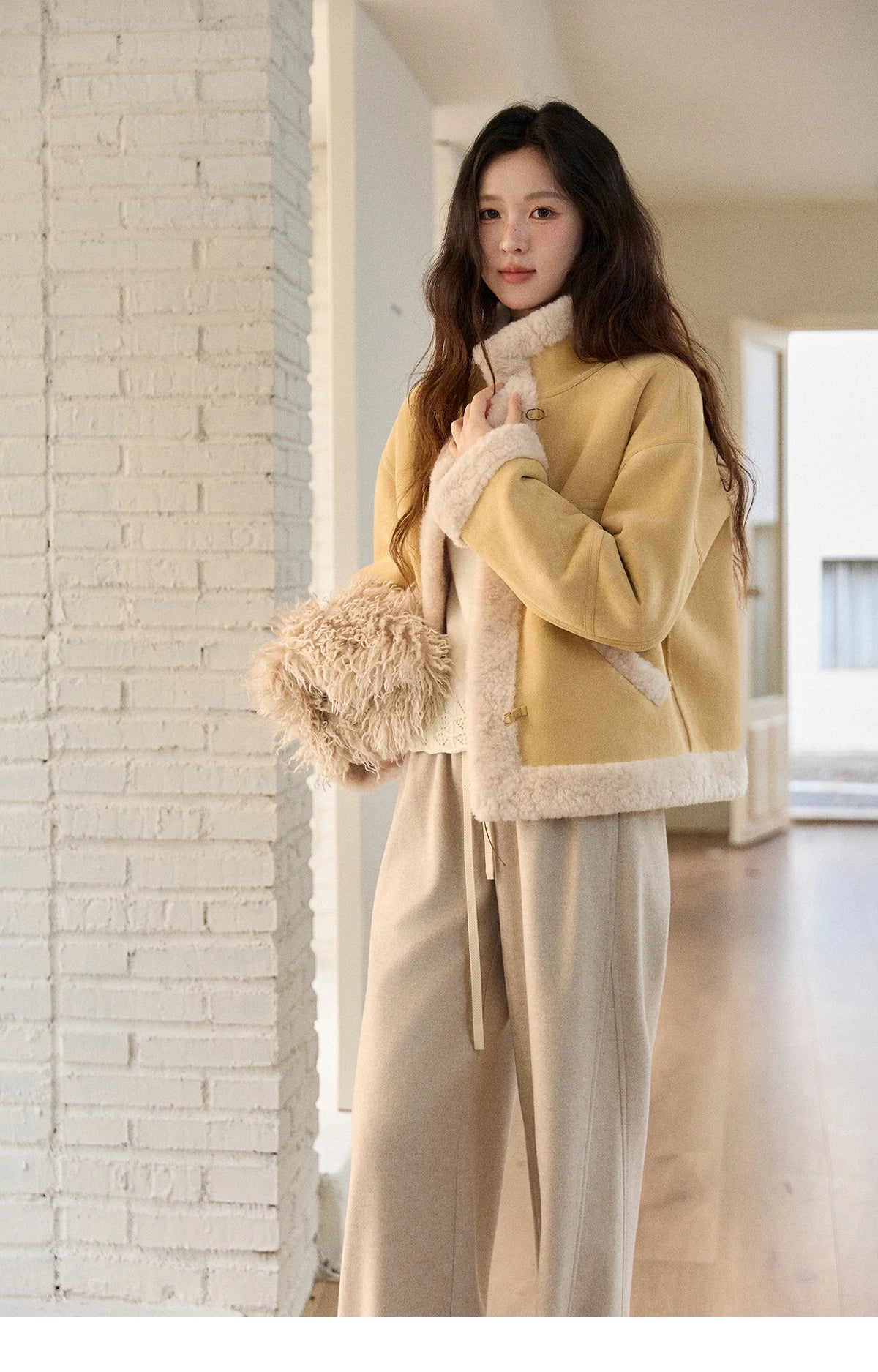 MISHOW  Woman Yellow Jackets 2025 Winter Suede Fur Collar Short Coat Luxury Comfortable Single-breasted Commuter Coat MXE89W0897