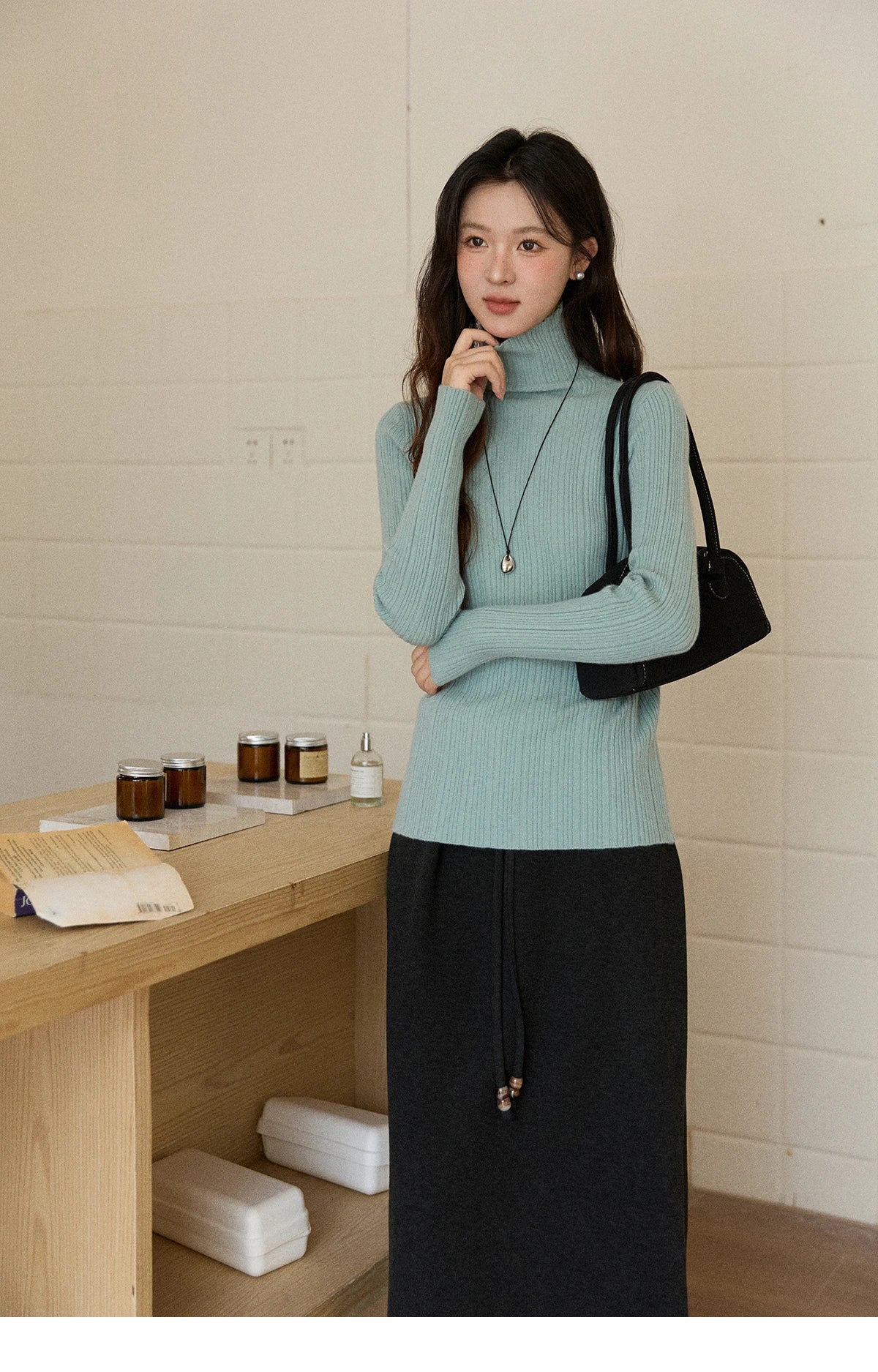 MISHOW Women's Long-sleeved Tops 2025 Winter Simple Solid Turtleneck Sweater Vertical Ribbed Slim Fit Casual Top MXE86Z2656