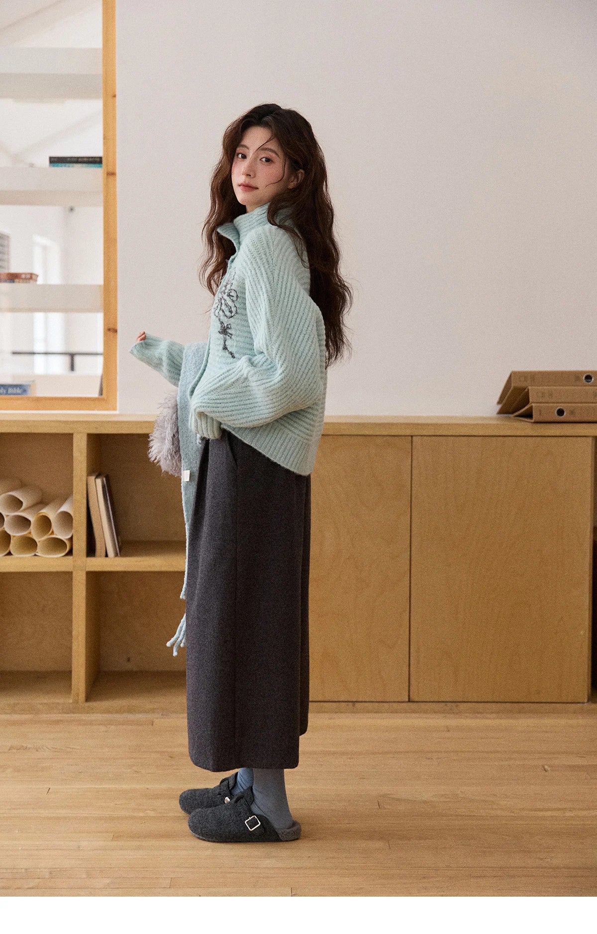 MISHOW Flower Jacquard Knit Cardigan Woman 2025 Winter Retro Luxury Loose Blue Stand-up Collar Outerwear Casual Top MXE86Z2665