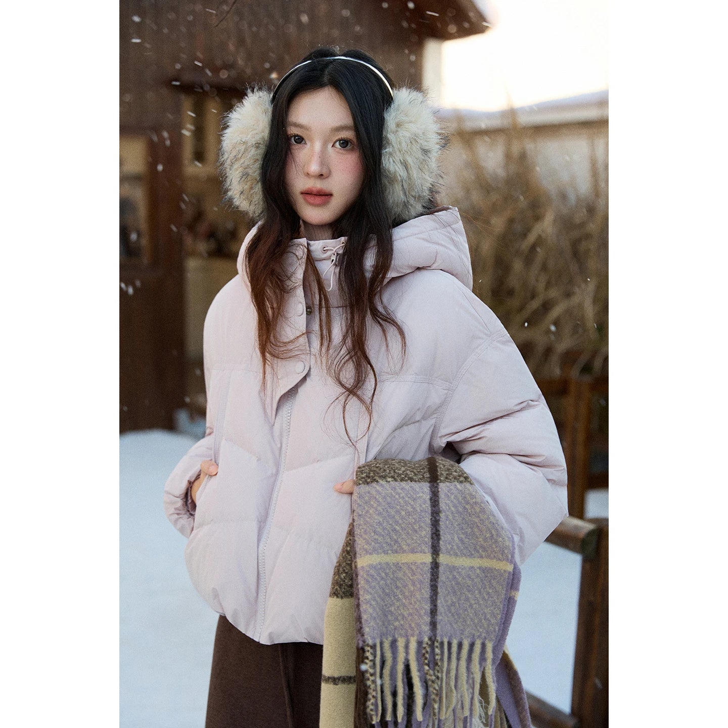 MISHOW Women's Short Coat with 90% White Duck Down Filling Windproof Down-proof Hooded Jacket Lightweight Warm Coat MXE51Y0080