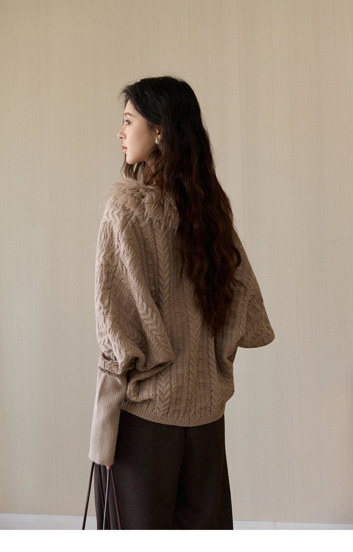 MISHOW Women's Batwing Sleeve KnittedSweater 2025 Winter Faux Fur Collar Cable Knit Puff Sleeve Warm Pullover Tops MXE94Z2985