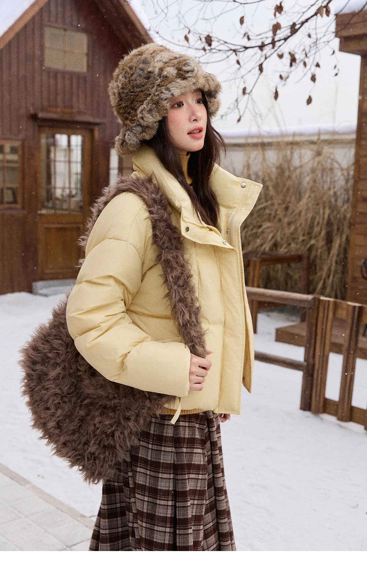 MISHOW Short Down Jacket Women 2025 Winter Fashion Blue Windproof White Duck Down Turn-down Collar Zippered Coat Warm MXE51Y0083