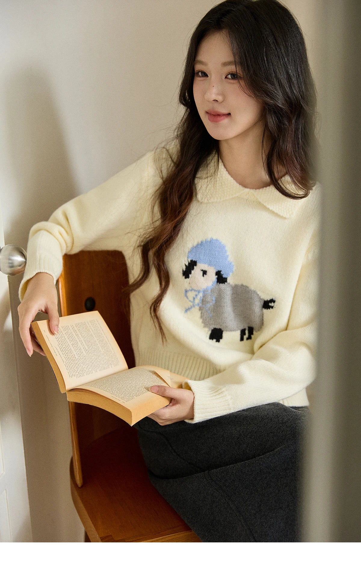 MISHOW Women's Beige White Knitted Sweater 2025 Autumn Winter Round Collar Sheep Pattern Loose Warm Pullover Sweaters MXE94Z2962