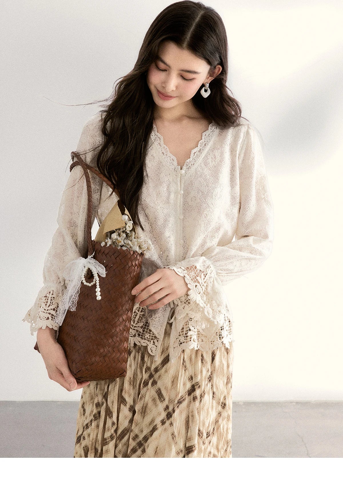 MISHOW Women's Lace V Neck Long Sleeve Shirts 2026 Spring Drawstring Waist Ruffled Hem Casual Loose Apricot Blouse MXF108X0998