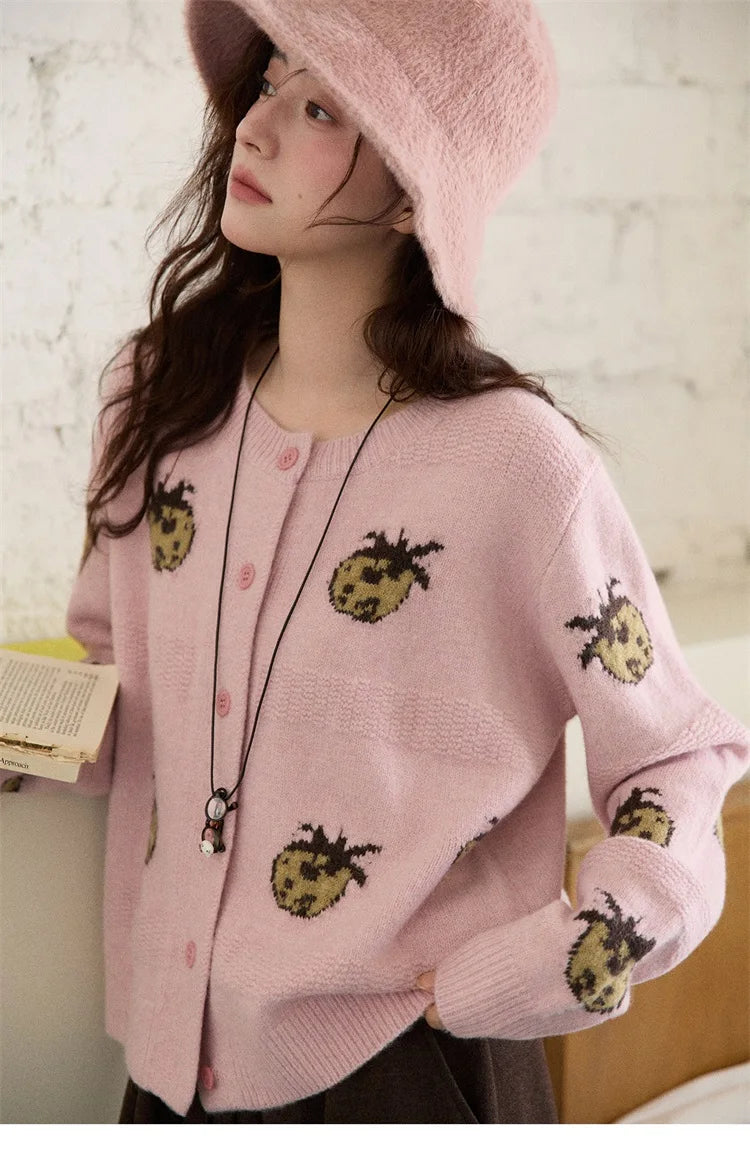 MISHOW Cardigan Women 2025 Autumn Winter Fashion Fuuny Pineapple Jacquard Round Neck Single-breasted Sweater Woman MXE87Z2752
