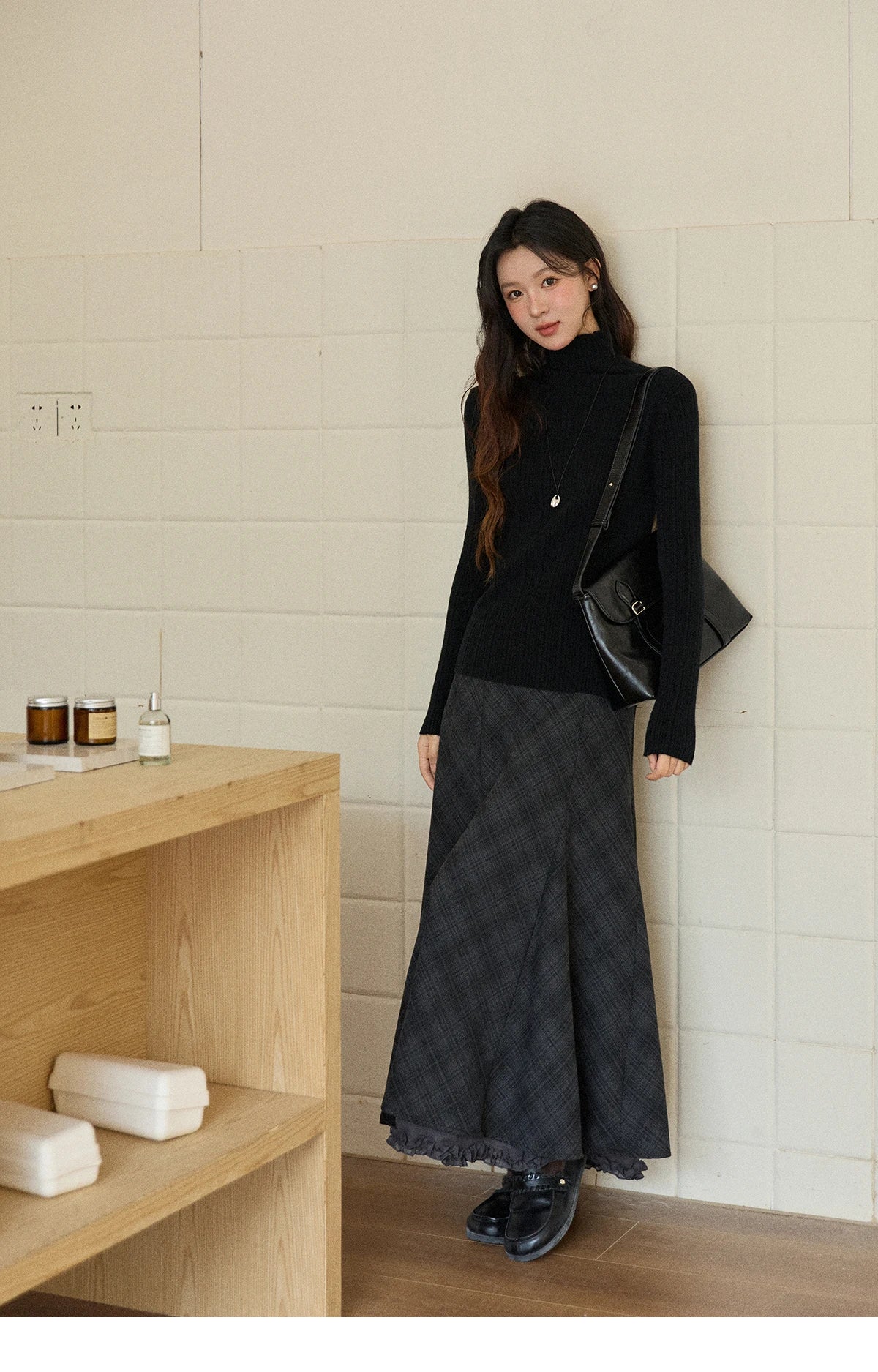 MISHOW Women's Long-sleeved Tops 2025 Winter Simple Solid Turtleneck Sweater Vertical Ribbed Slim Fit Casual Top MXE86Z2656