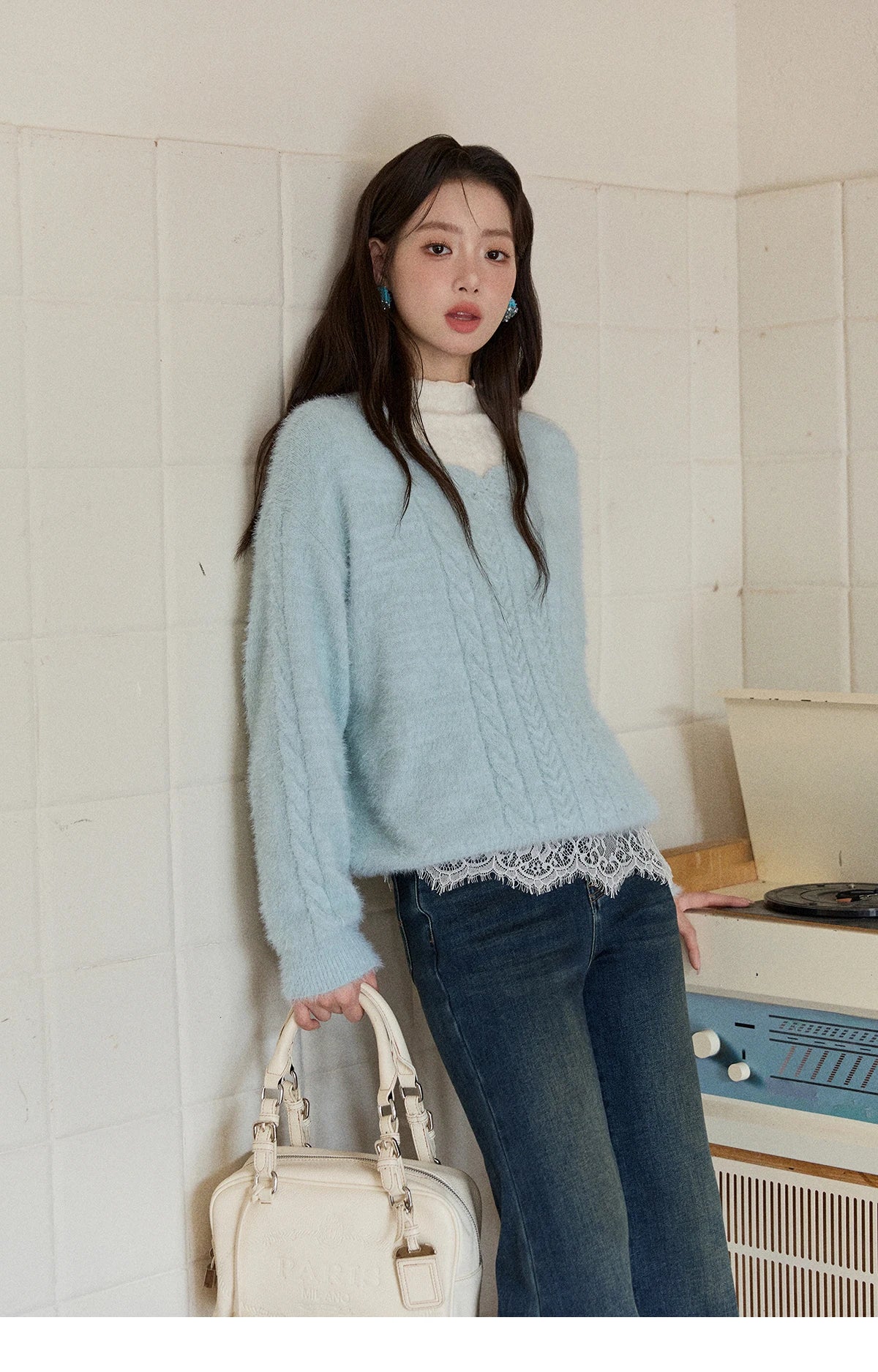 MISHOW Fashion Pullover Women 2025 Autumn Winter Apricot Soft Loose V-neck Cable Knit Sweater Office Lady Loose Top MXE51Z2594