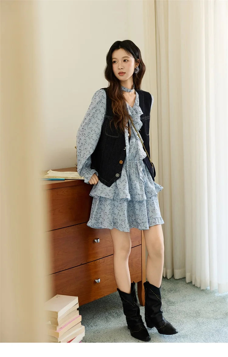 Mishow Blue Floral V-Neck Ruffled Puff Sleeve Dress MXE46L2517