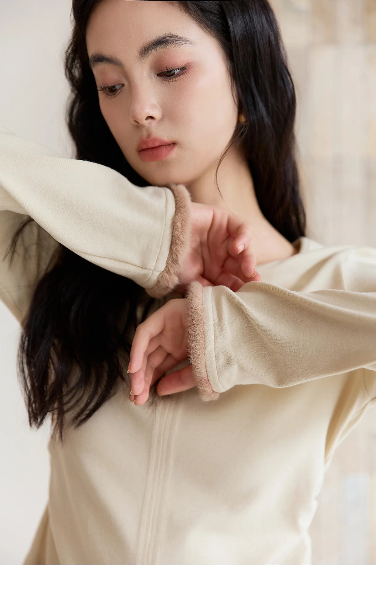 MISHOW Woman Sweaters 2025 Autumn Winter Apricot Brushed Knitted Bottoming Pullovers Pleated Design Casual Loose Top MXE48Z2517