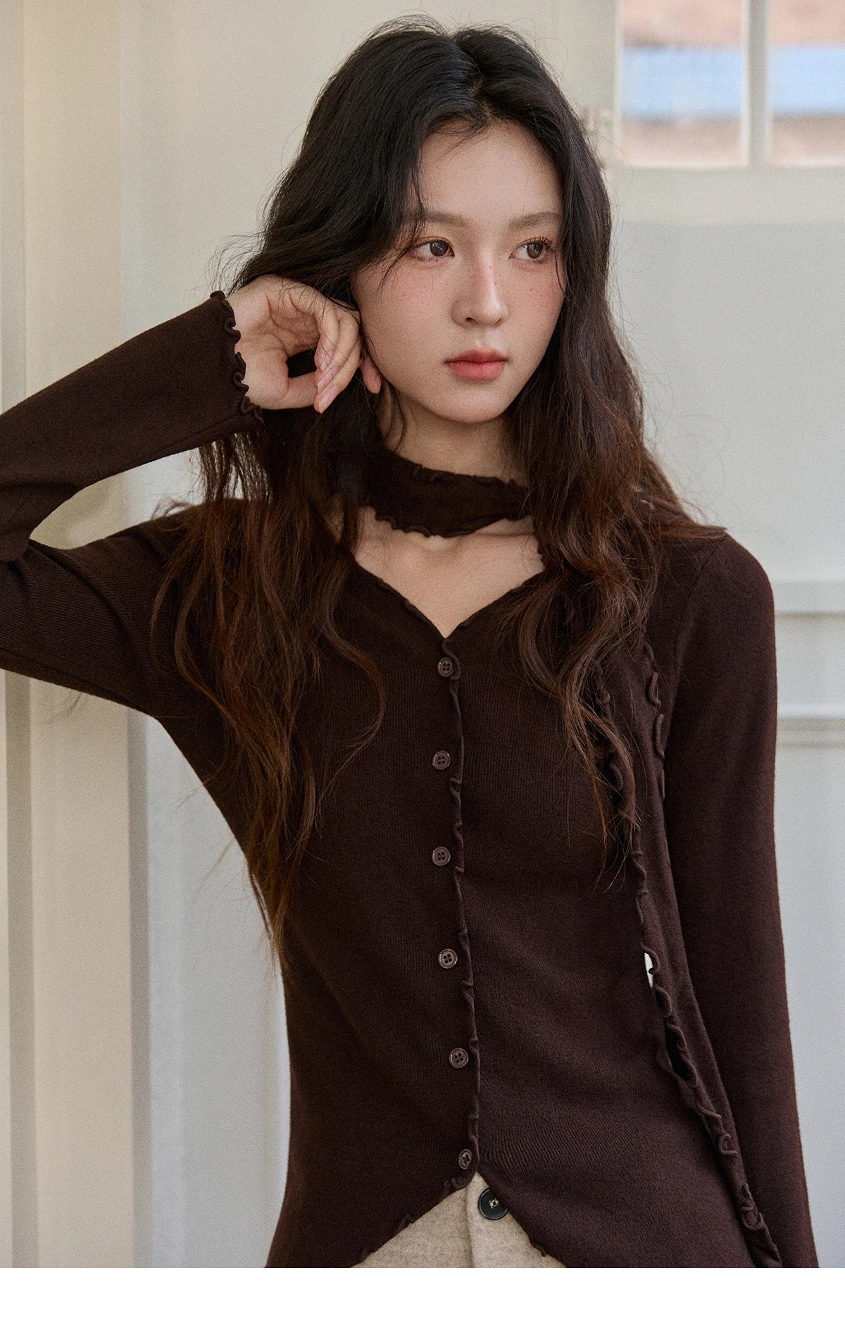 MISHOW New Ruffled Edge Knitted Pullovers for Woman 2025 Retro Slim V-neck Ribbon Knit Top Cmfortable Winter Clothes MXE86Z2728