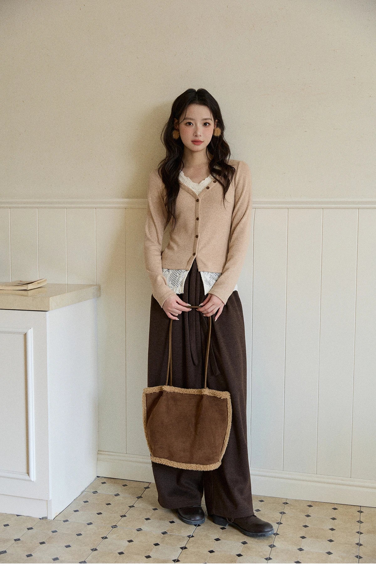 MISHOW Long Sleeve Tops for Woman 2025  Autumn Winter Sweet Gentle V-neck Top with Lace Trim Commute Slim Knit Top  MXE86Z2673