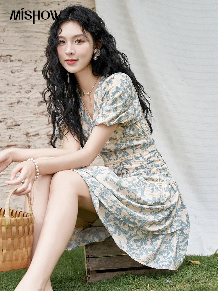 MISHOW French Vintage V-neck Dress 2024 Summer Waist Bubble Sleeve Slim Dress Fragmented Flower Splicing Lace Dresses MXD24L1730