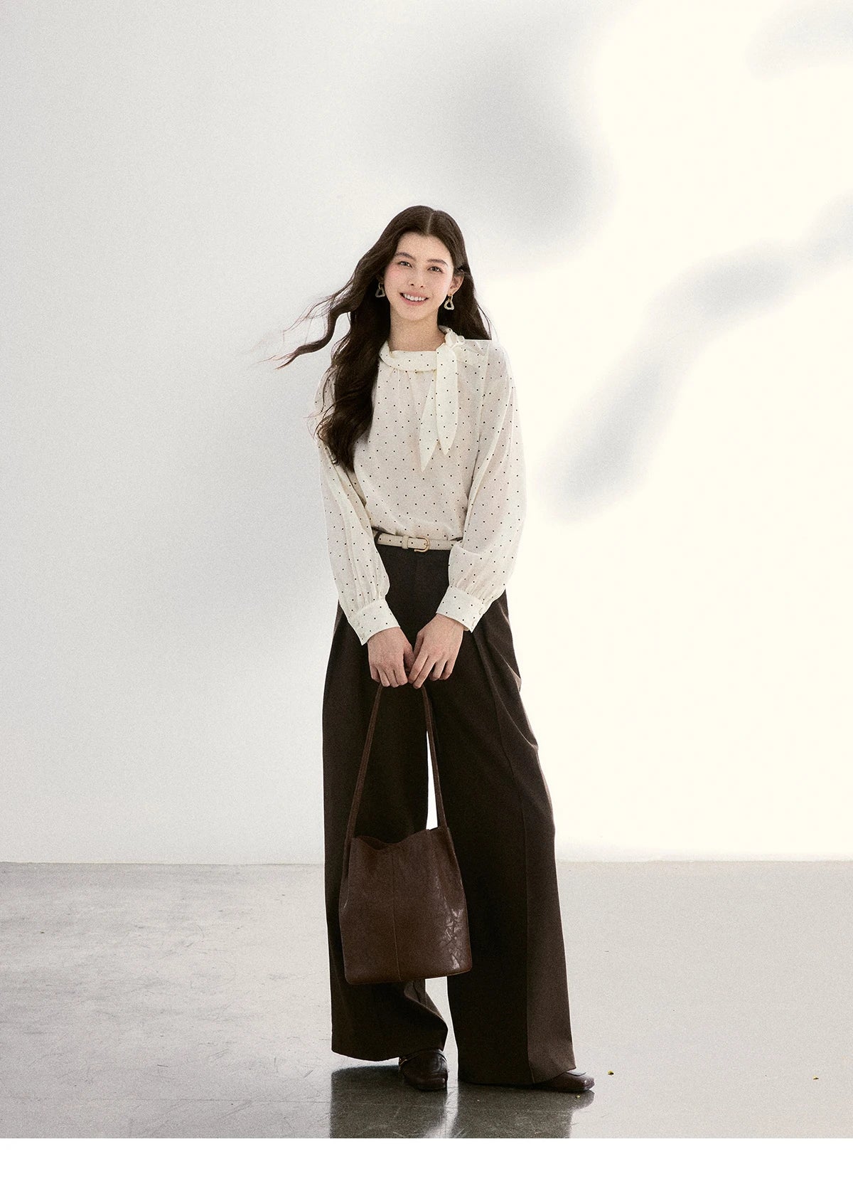 MISHOW Women's Dark Brown Wide Leg Pants 2026 Spring High Waist Pleated Pants Back Elastic Waist Casual Trousers MXF108K1010