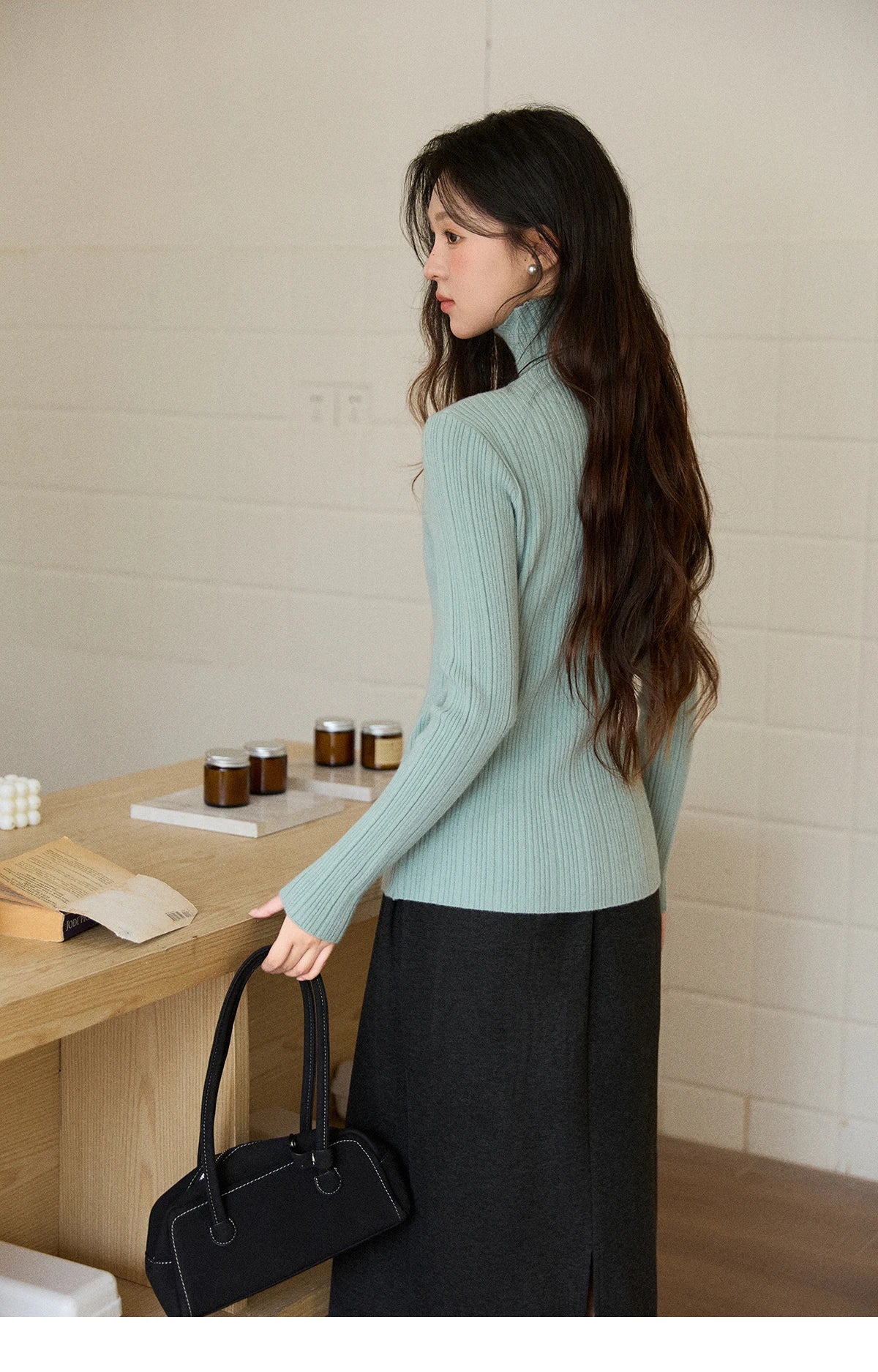 MISHOW Women's Long-sleeved Tops 2025 Winter Simple Solid Turtleneck Sweater Vertical Ribbed Slim Fit Casual Top MXE86Z2656