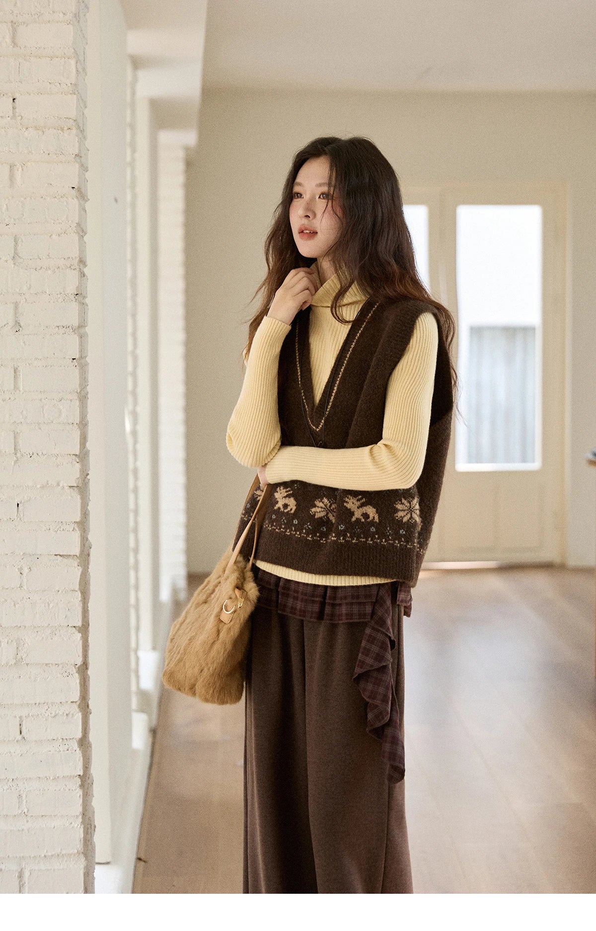 MISHOW Woman Sweater Vest 2025 Winter Retro Brown Jacquard V-neck Knitted Vest Loose Commute Versatile Pullover MXE86Z2659