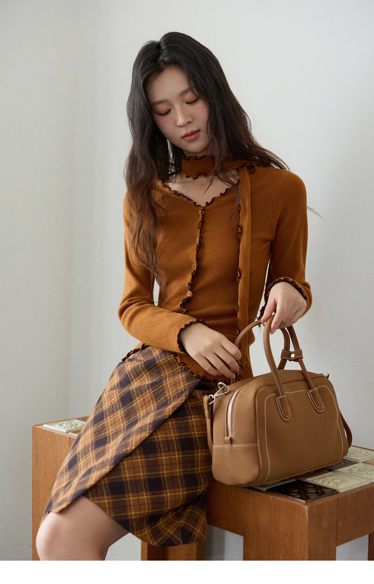 MISHOW New Ruffled Edge Knitted Pullovers for Woman 2025 Retro Slim V-neck Ribbon Knit Top Cmfortable Winter Clothes MXE86Z2728