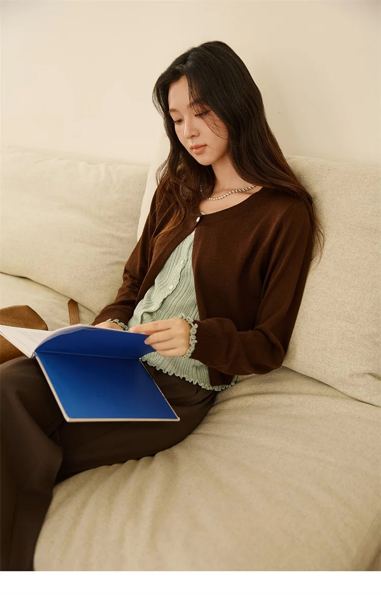 MISHOW Pullover Women 2025 Autumn Winter Retro Fake 2 Pieces Round Neck Color-blocked Lace Trim Knit Sweater Slim Top MXE46Z2545