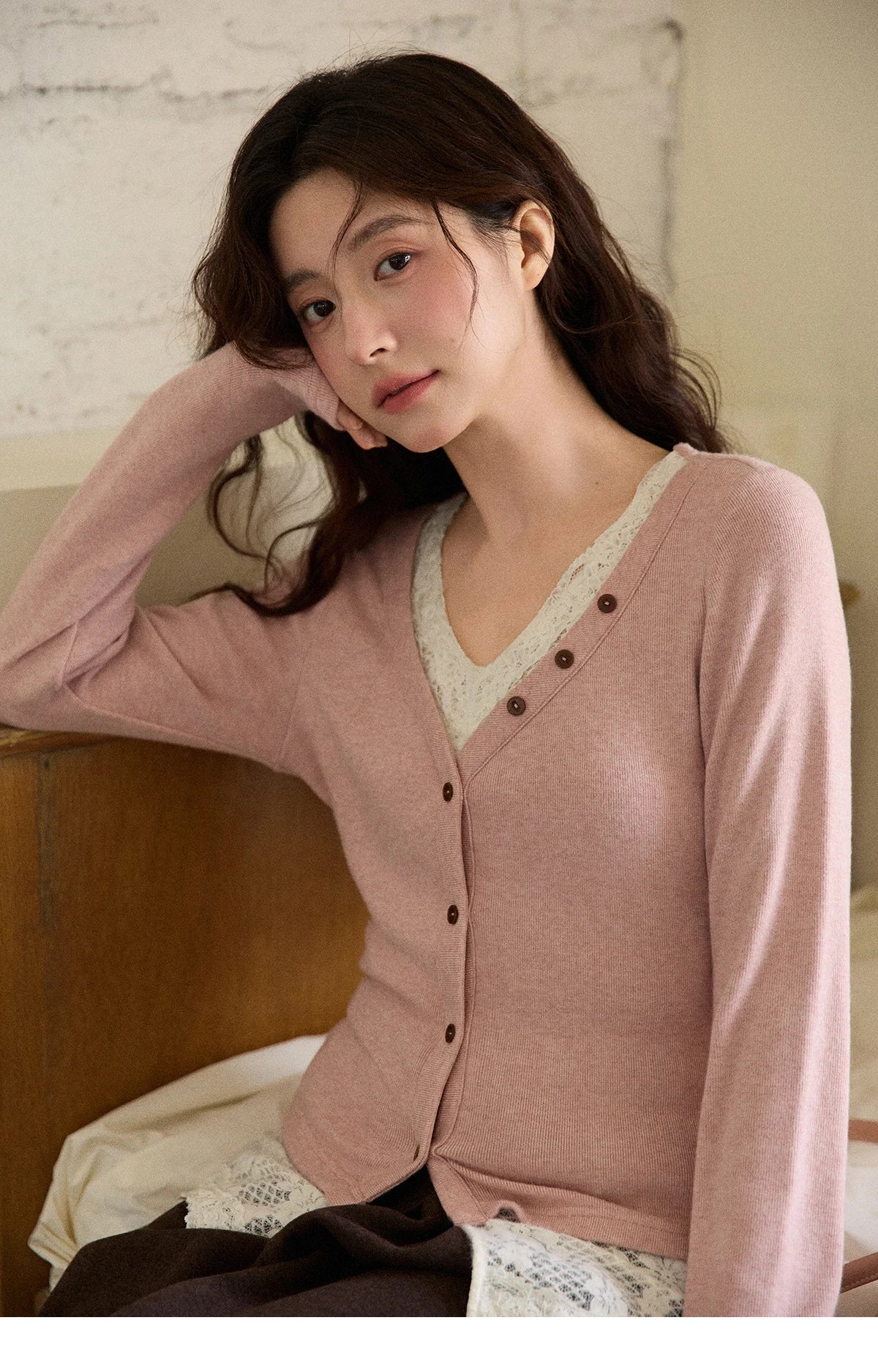 MISHOW Long Sleeve Tops for Woman 2025  Autumn Winter Sweet Gentle V-neck Top with Lace Trim Commute Slim Knit Top  MXE86Z2673