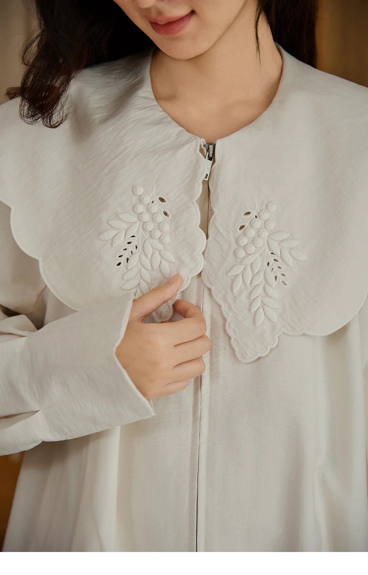 MISHOW Women's Wheat Sprout Embroidery Coat Autumn 2025 Beige Doll Collar Hem Folded Short Coats Loose Zipper Jackets MXE45W0860