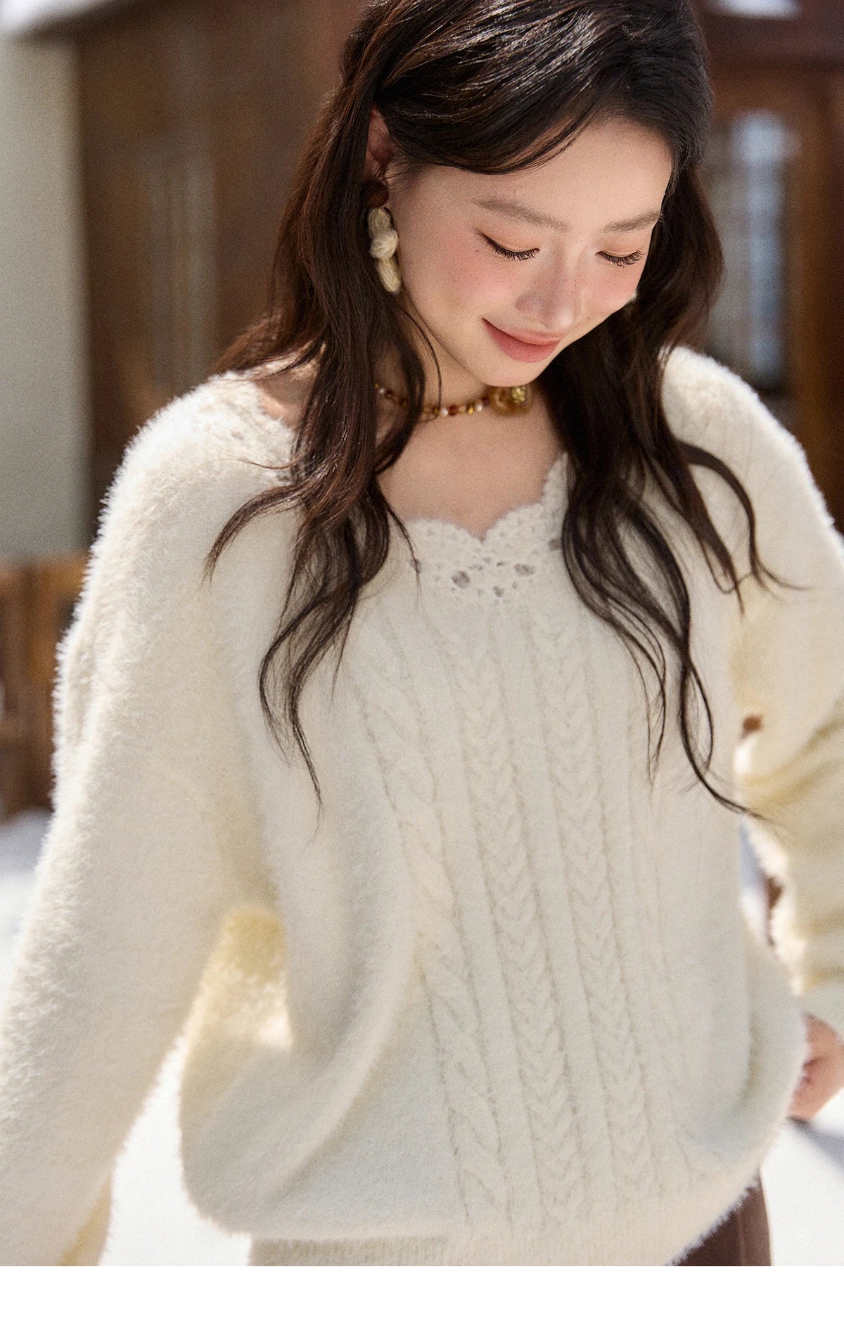 MISHOW Fashion Pullover Women 2025 Autumn Winter Apricot Soft Loose V-neck Cable Knit Sweater Office Lady Loose Top MXE51Z2594