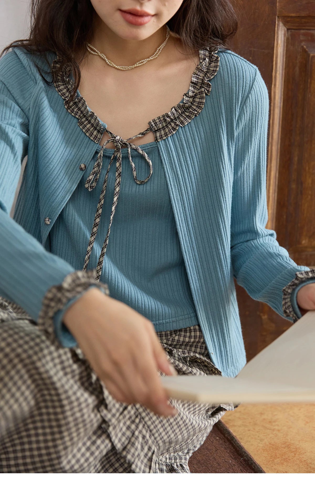 MISHOW Plaid Black Fungus Edge Tied Knitted Sweater for Women Autumn 2025 Pit Striped Knitted Fake Two-piece Top MXE44Z1361