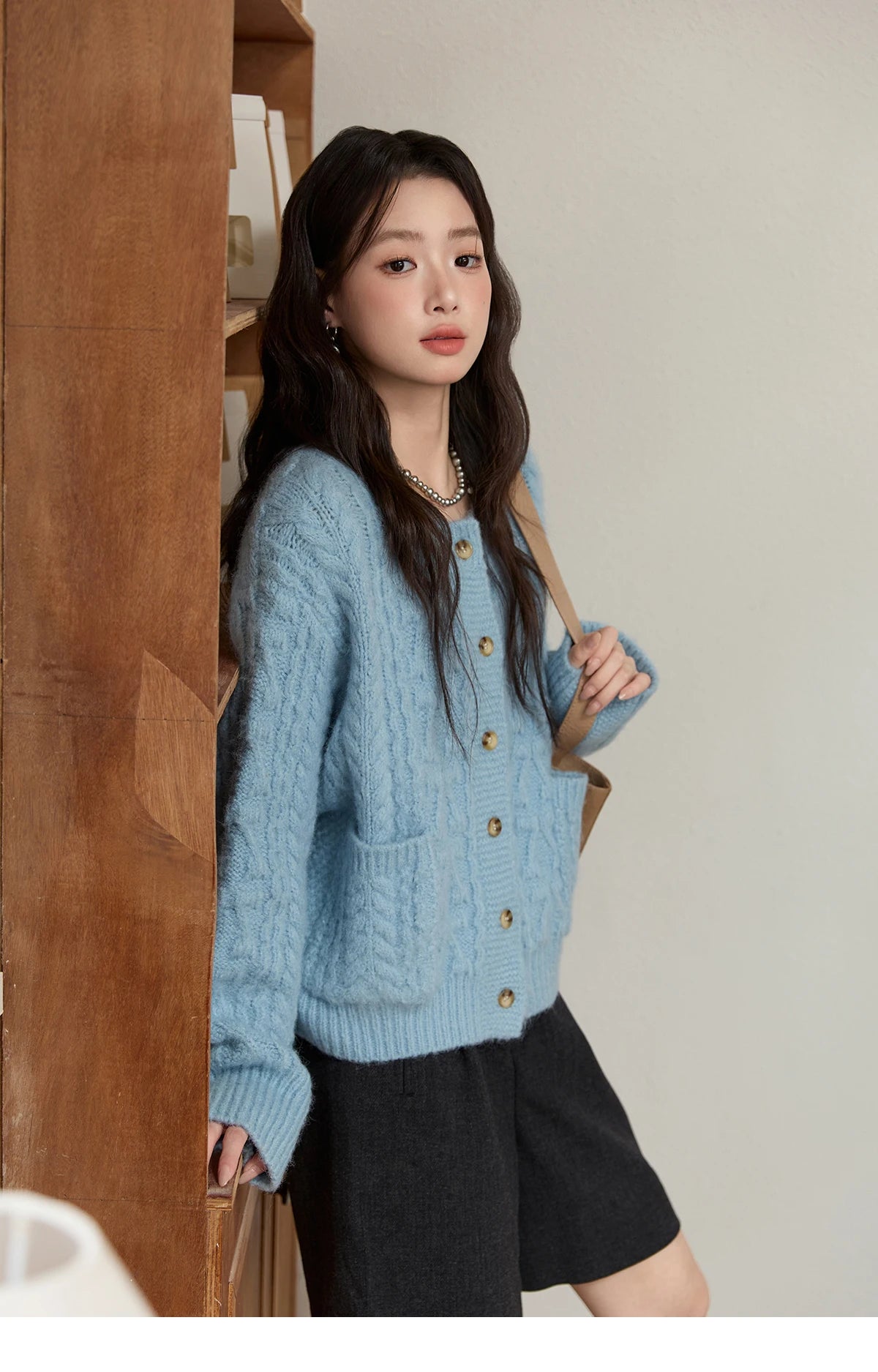 MISHOW Cardigan Women 2025 Autumn Winter Fashion Light Blue Retro Crew Neck Knitted Sweater Casual Loose  Pocket Top MXE49Z2614