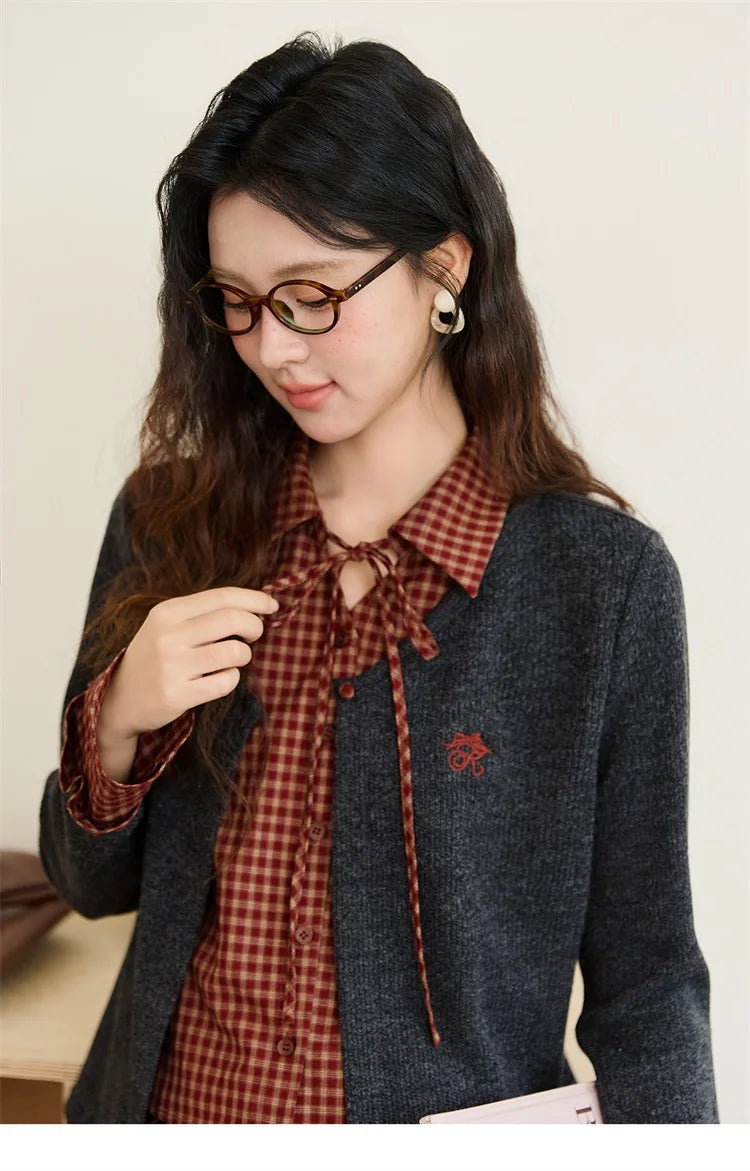 MISHOW Women's Fake Two Knitted Sweaters 2025 Autumn Plaid Splicing Embroidered Tops Retro Lapel Flare Sleeve Tops MXE45Z1401