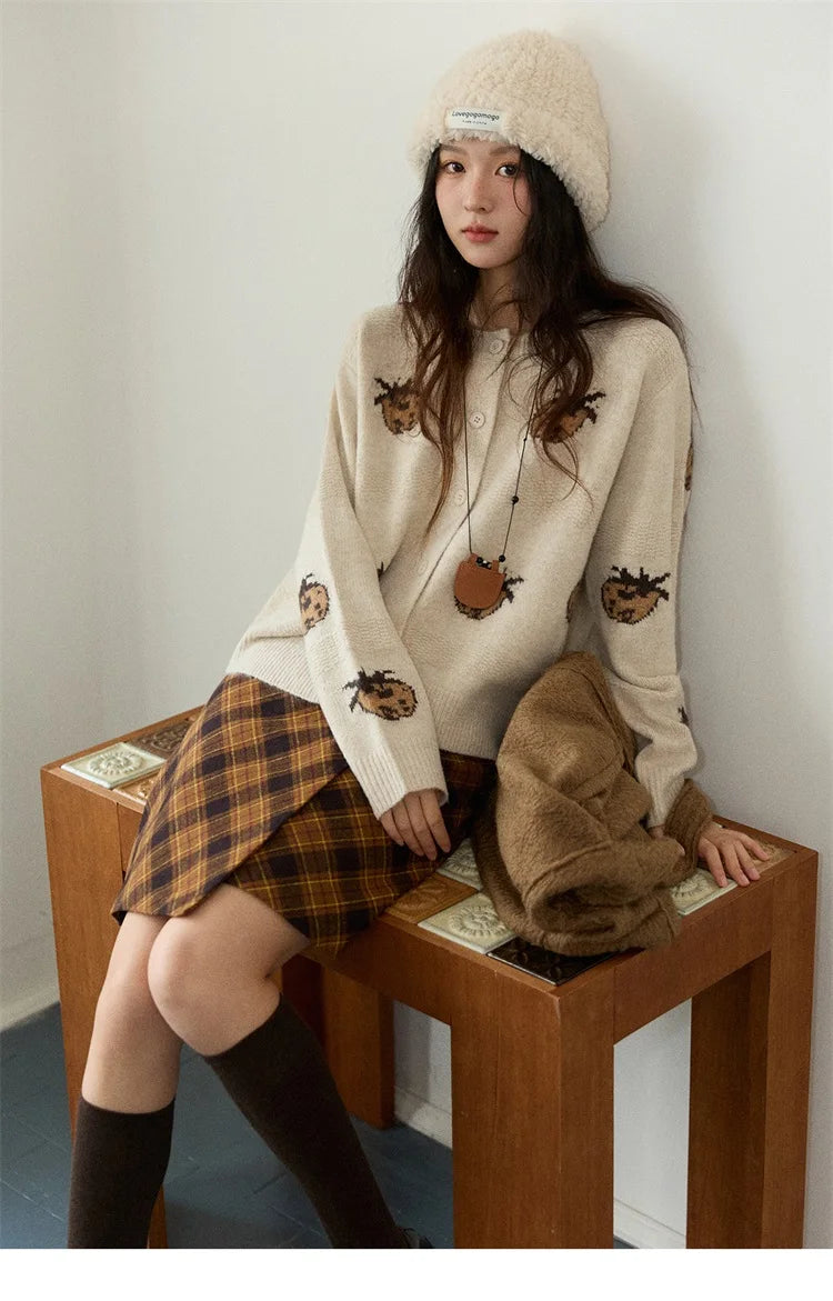 MISHOW Cardigan Women 2025 Autumn Winter Fashion Fuuny Pineapple Jacquard Round Neck Single-breasted Sweater Woman MXE87Z2752