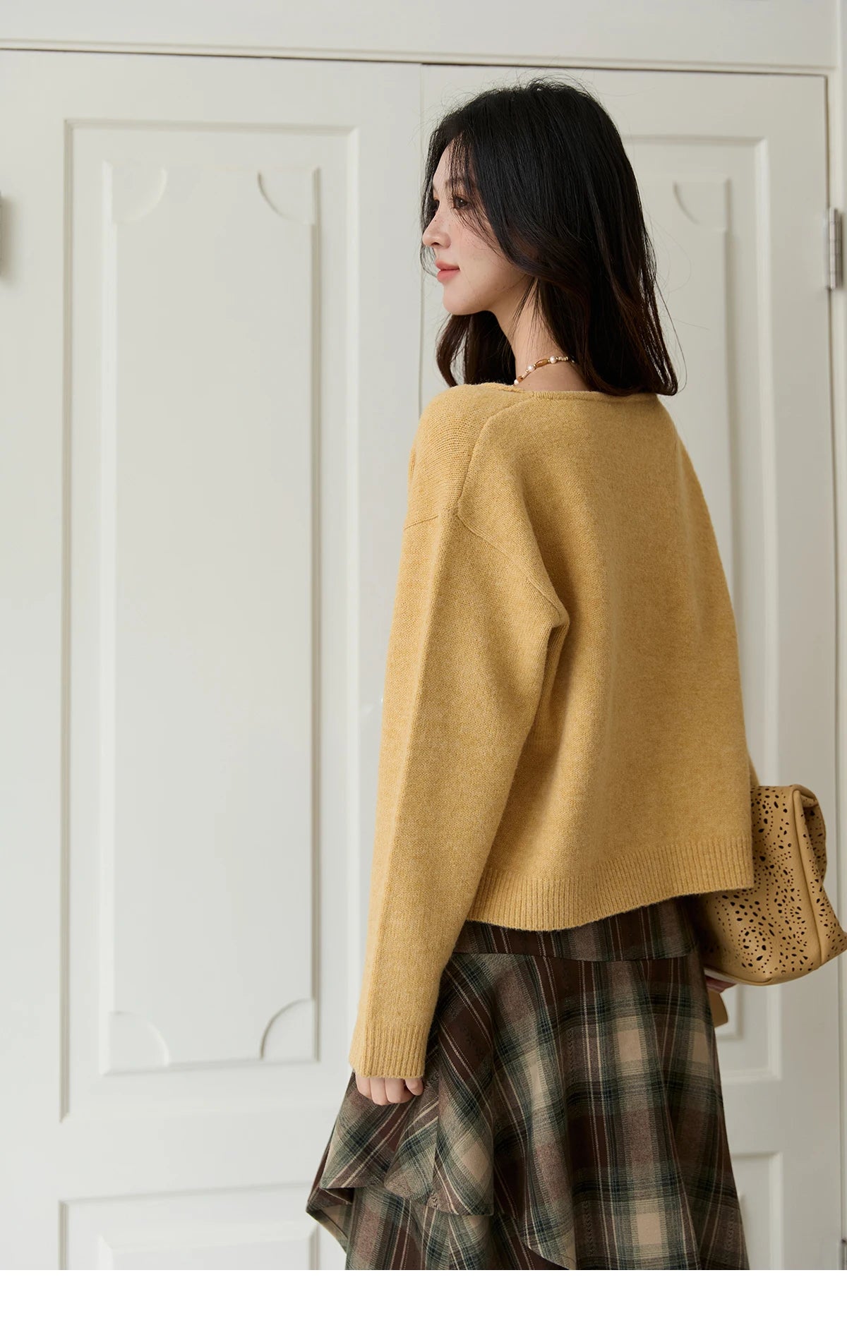 MISHOW Women's Autumn Cardigan 2025 Retro Yellow Handmade Flower Cardigan Turn-down Collar Knitted Commute Cardigan MXE47Z2591