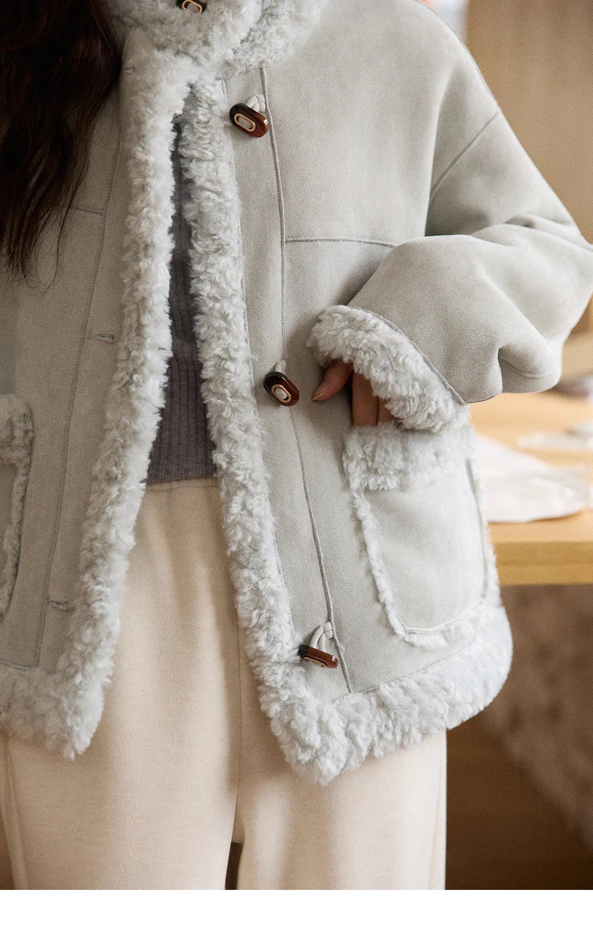 MISHOW Winter Jacket Women 2025 Elegant Luxury Suede Composite Fur Stand-up Collar Short Jacket Windproof Warm Coat MXE87W0941