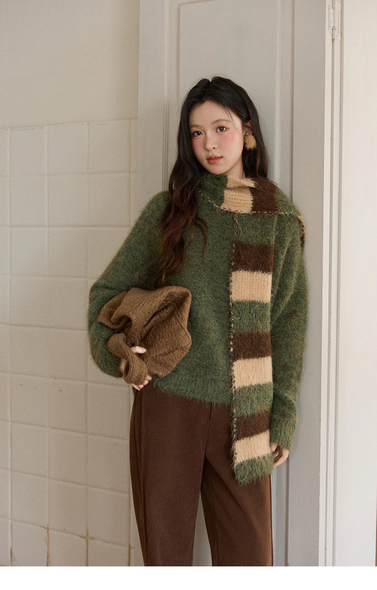 MISHOW Corduroy Straight Leg Pants for Women 2025 Winter Silver Fox Velvet Commuter Trousers Solid Casual Warm Pants MXE91K1125