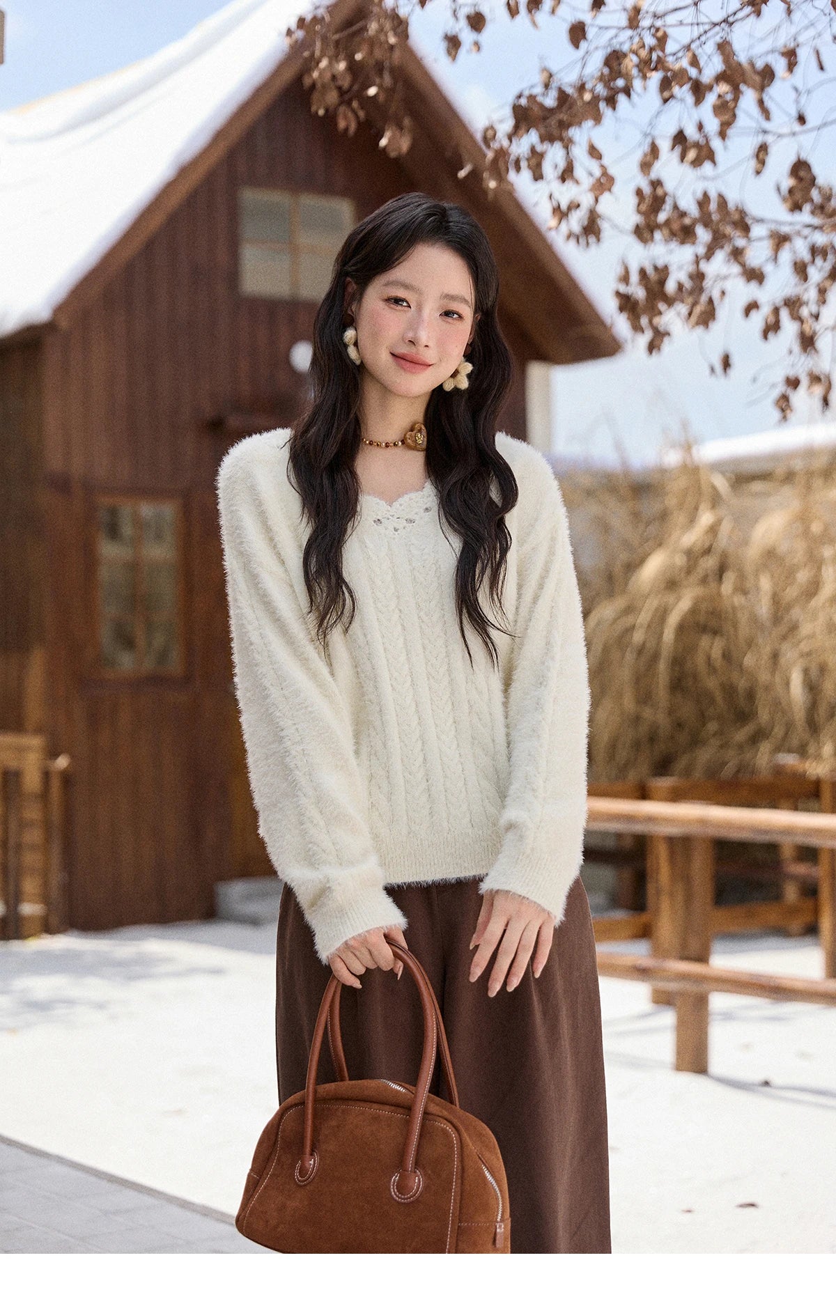 MISHOW Fashion Pullover Women 2025 Autumn Winter Apricot Soft Loose V-neck Cable Knit Sweater Office Lady Loose Top MXE51Z2594