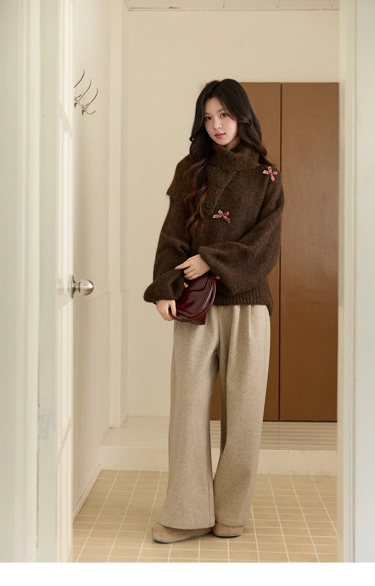 MISHOW Women's French Retro Plaid Bow Sweater 2025 Winter Detachable Shawl Collar Thick Lantern Sleeve Knitted Tops MXE93Z2946