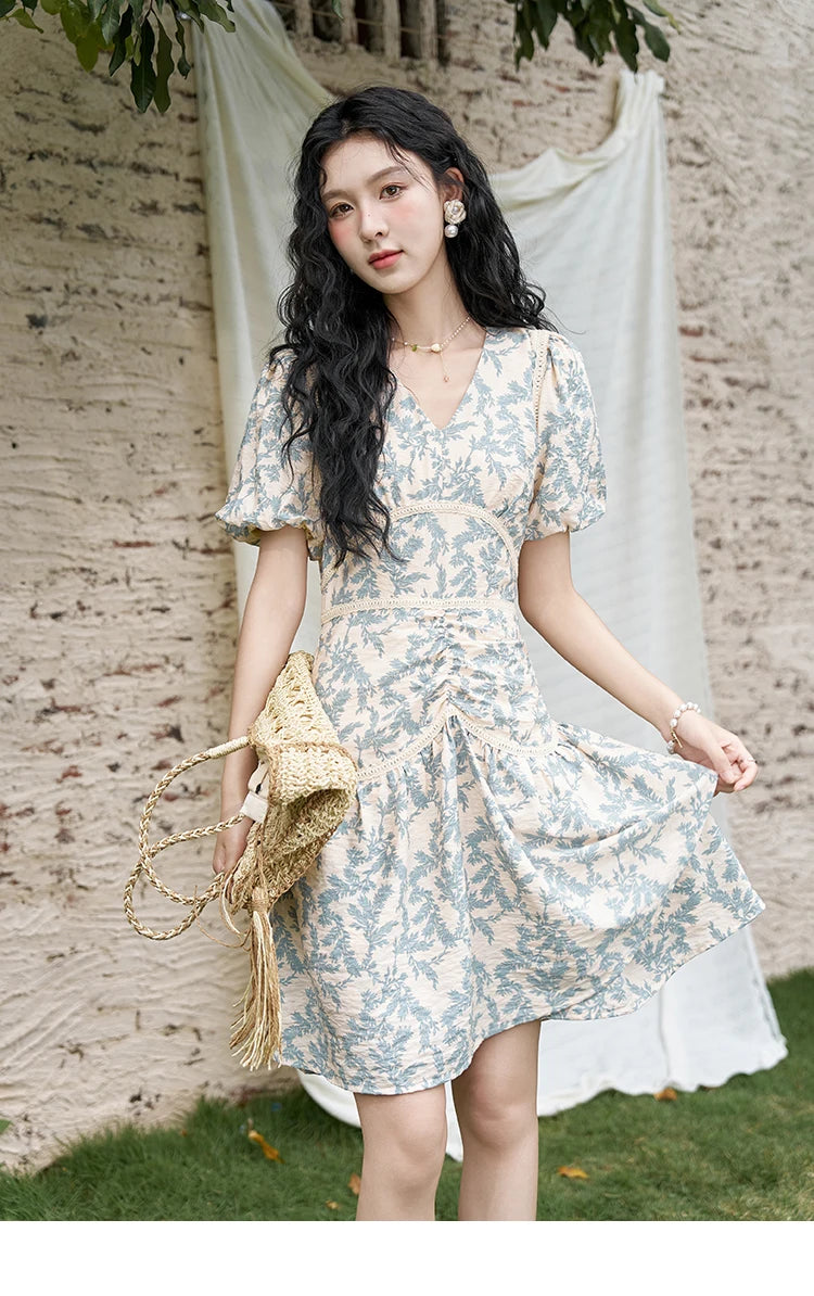 MISHOW French Vintage V-neck Dress 2024 Summer Waist Bubble Sleeve Slim Dress Fragmented Flower Splicing Lace Dresses MXD24L1730