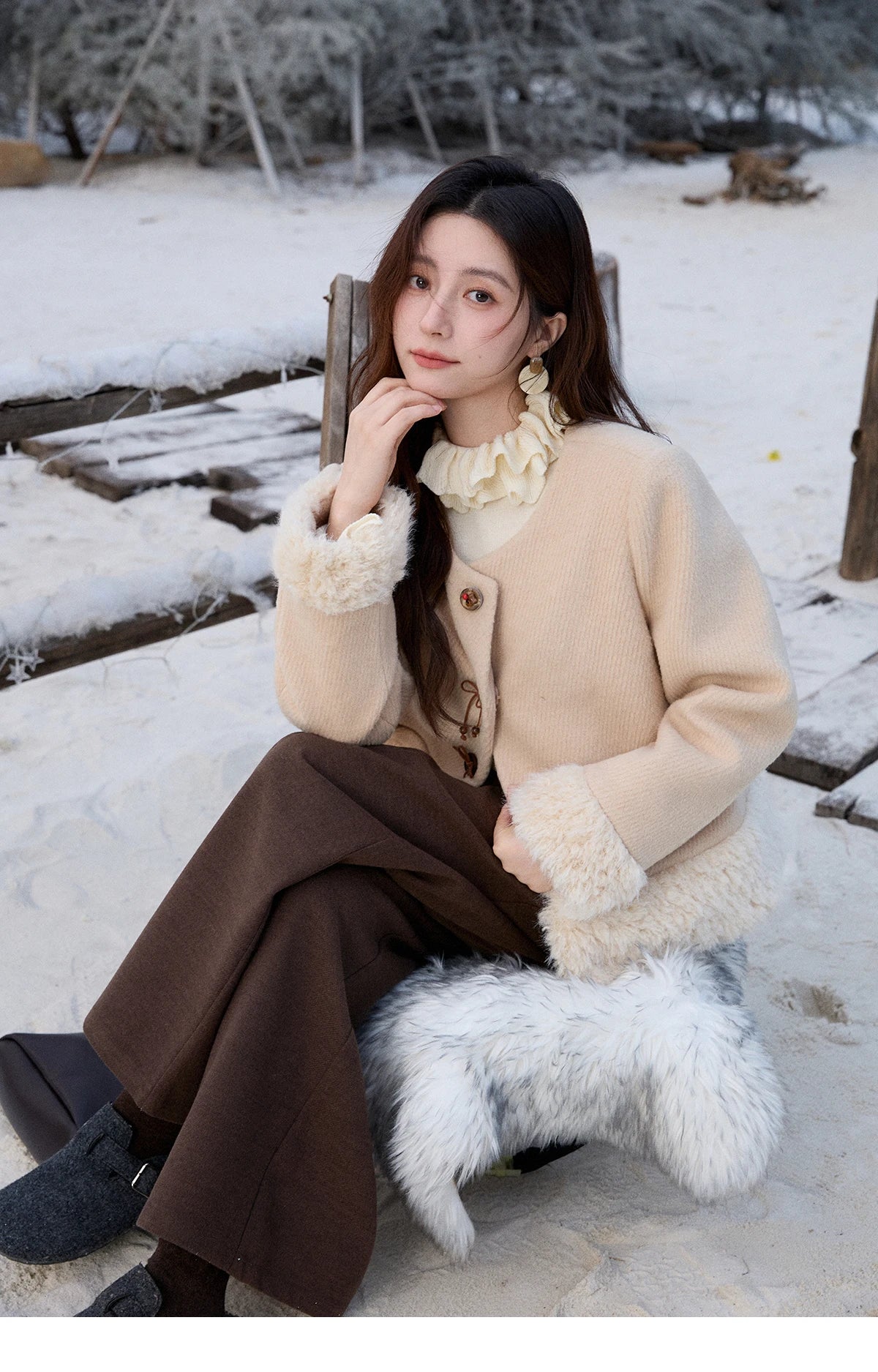 MISHOW Retro Apricot Wool Thickened Short Coat 2025 Winter Plush Splicing Coat Placket Vintage Handmade Buttons Coat MXE92W0998