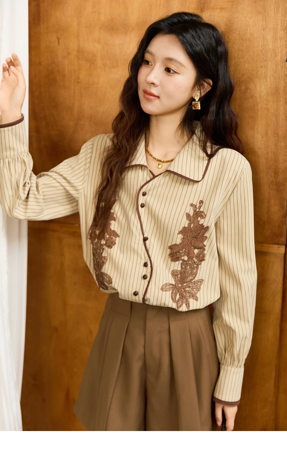 MISHOW Khaki Brushed Striped Shirt 2025 Autumn Vintage Lace Embroidered Long Sleeved Shirts Asymmetric Placket Top MXE45C2402