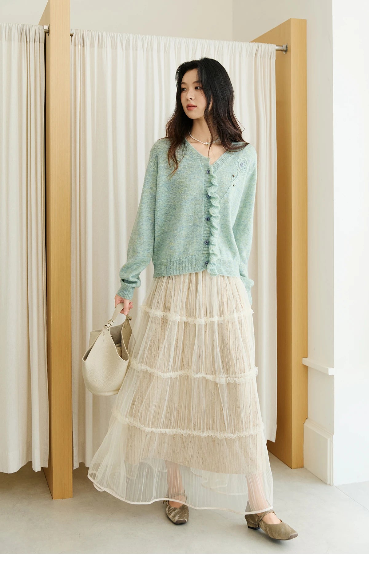 MISHOW Knitted Cardigan Women 2025 Autumn French Style Flower Embroidered V-neck Cardigan Luxury Long-sleeved Top MXE47Z2498