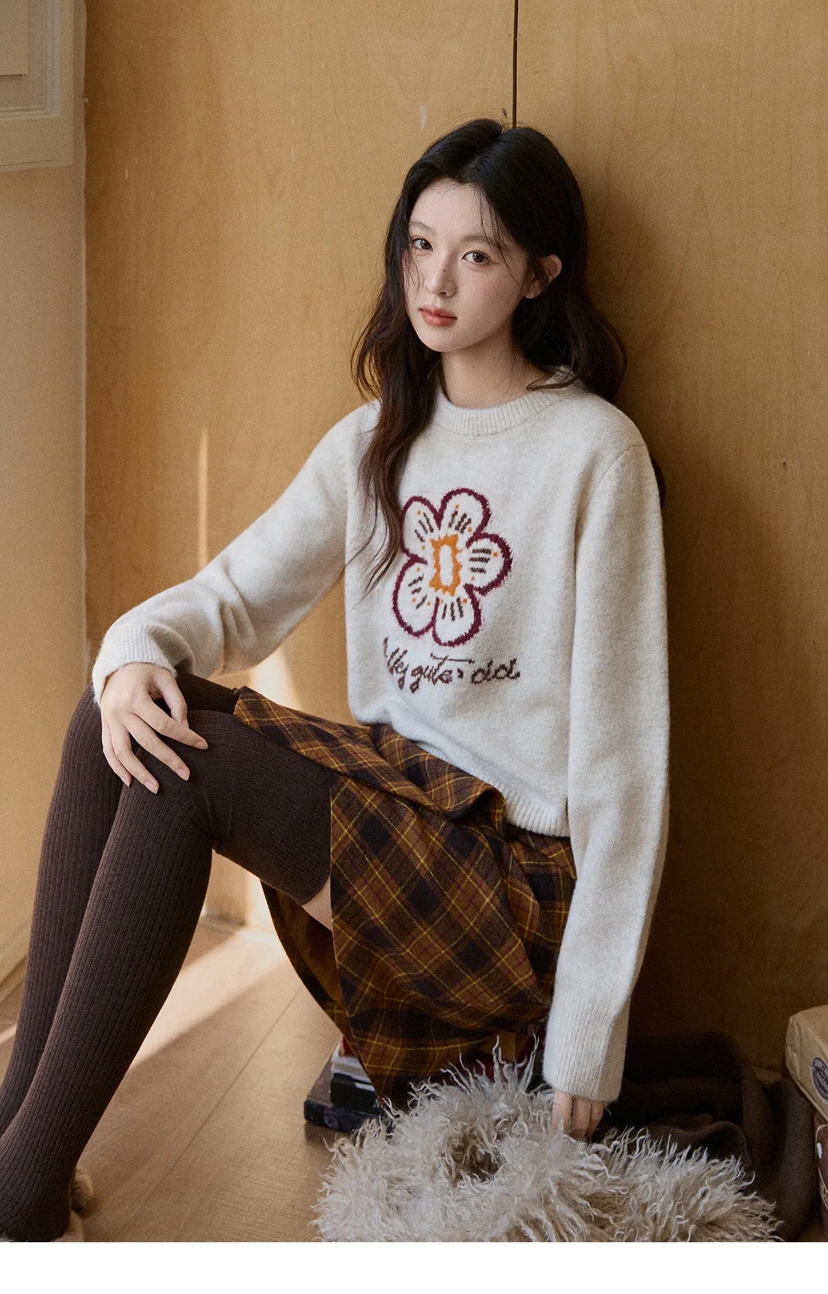 MISHOW Women's Beige Knitted Sweater 2025 Winter Flower Pattern Letter Print Tops O-neck Loose Warm Pullover Sweater MXE91Z2869
