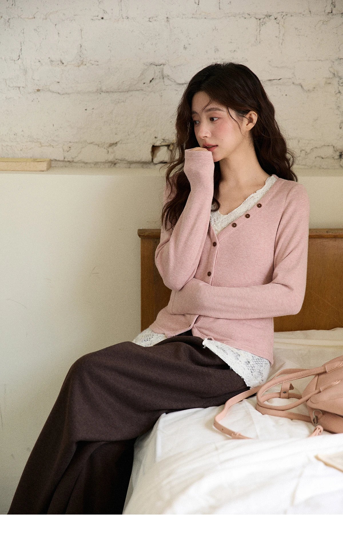 MISHOW Long Sleeve Tops for Woman 2025  Autumn Winter Sweet Gentle V-neck Top with Lace Trim Commute Slim Knit Top  MXE86Z2673